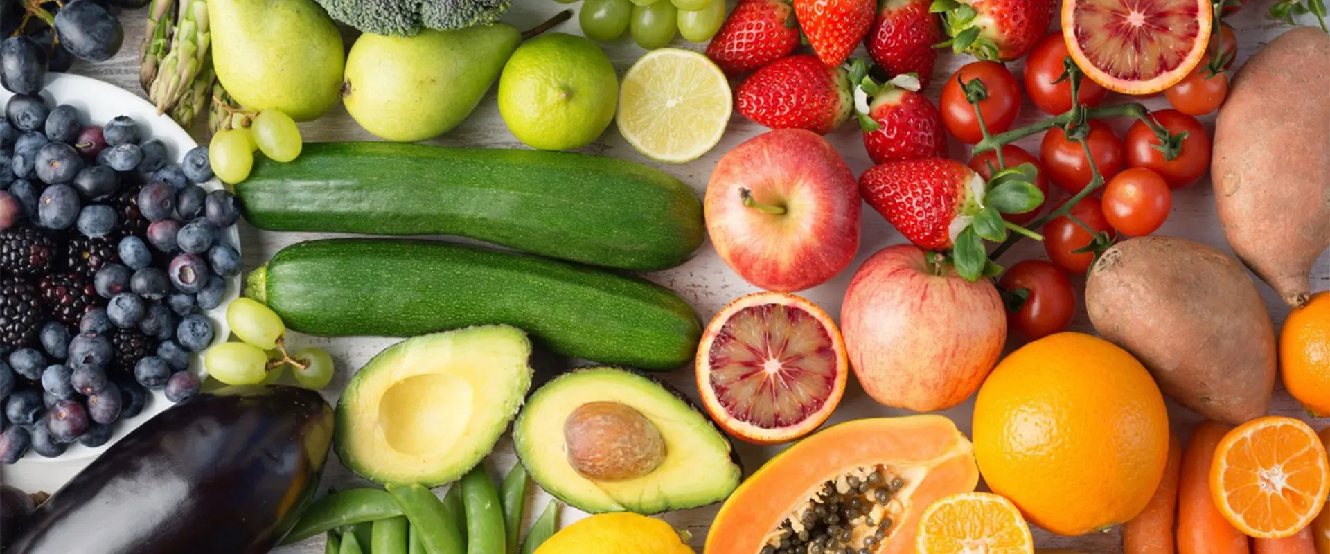 Fruta orgánica y polvo vegetal
